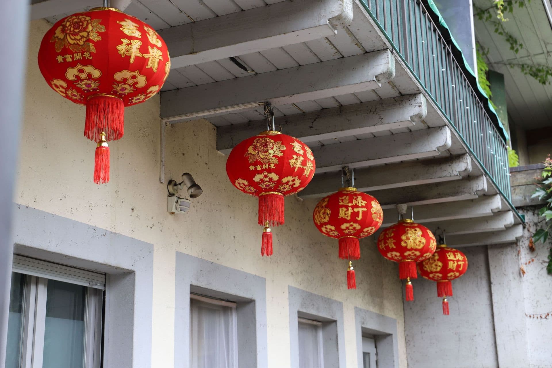 Lampions chinois à l'entrée du Chaudron Chez Chen